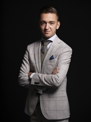 Dealmaker photo