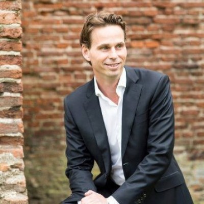 Dealmaker photo