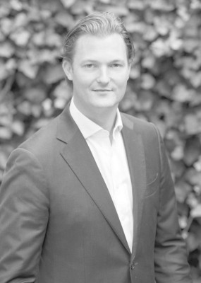 Dealmaker photo