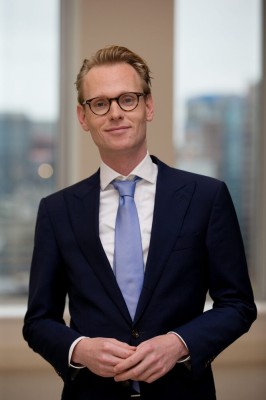 Dealmaker photo