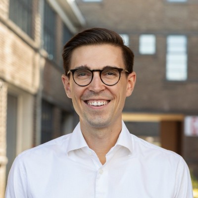Dealmaker photo