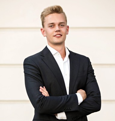 Dealmaker photo