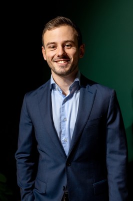Dealmaker photo