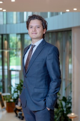 Dealmaker photo