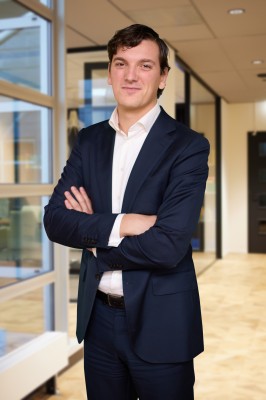 Dealmaker photo