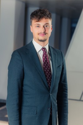 Dealmaker photo