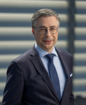 Dealmaker photo