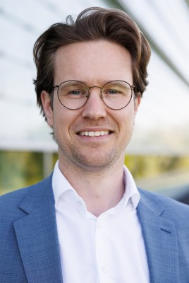 Dealmaker photo
