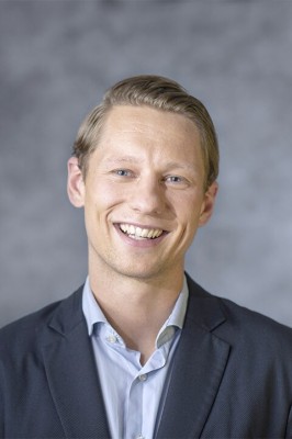 Dealmaker photo