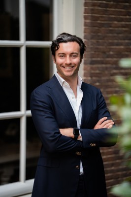 Dealmaker photo