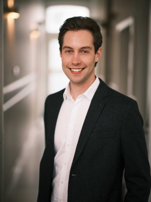 Dealmaker photo