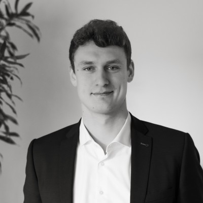 Dealmaker photo