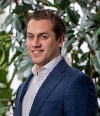 Dealmaker photo