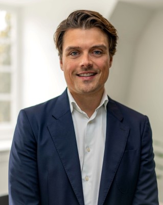 Dealmaker photo