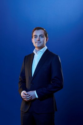 Dealmaker photo