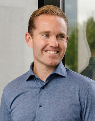 Dealmaker photo
