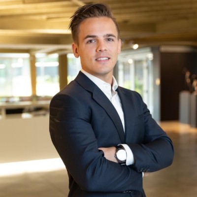 Dealmaker photo