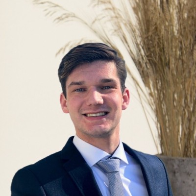 Dealmaker photo